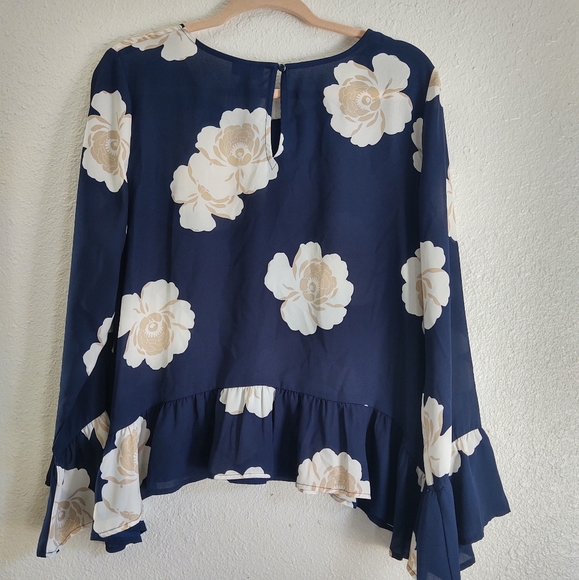 A.n.a. a new approach navy white flower blouse - Picture 8 of 10